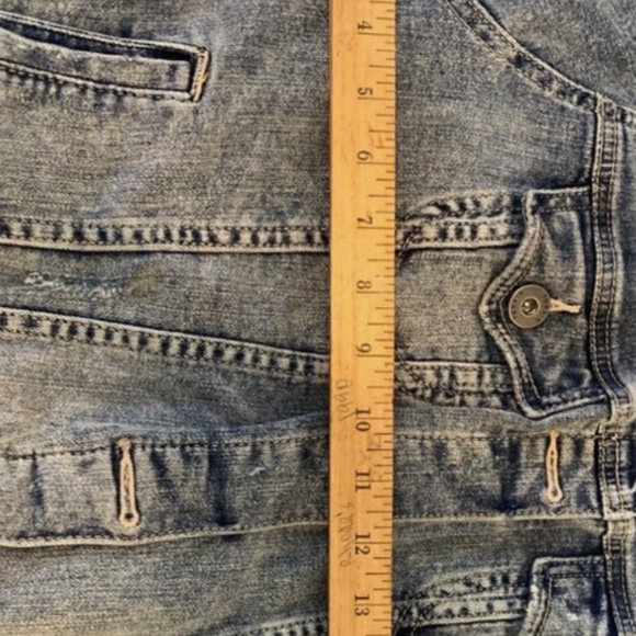 Torrid women’s denim jacket size 1 light wash distressed - Picture 9 of 14